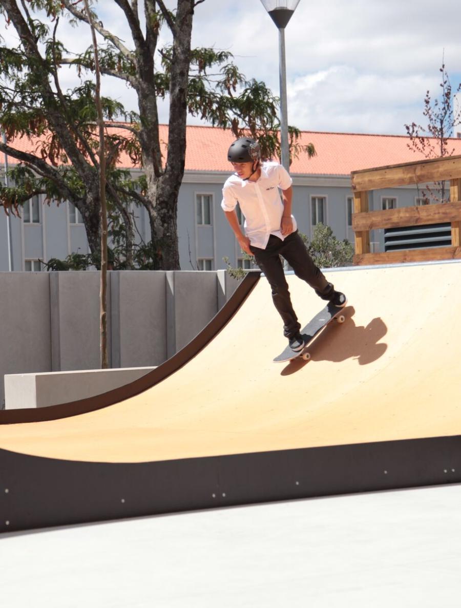 School boy club de skate para alumnos de primaria