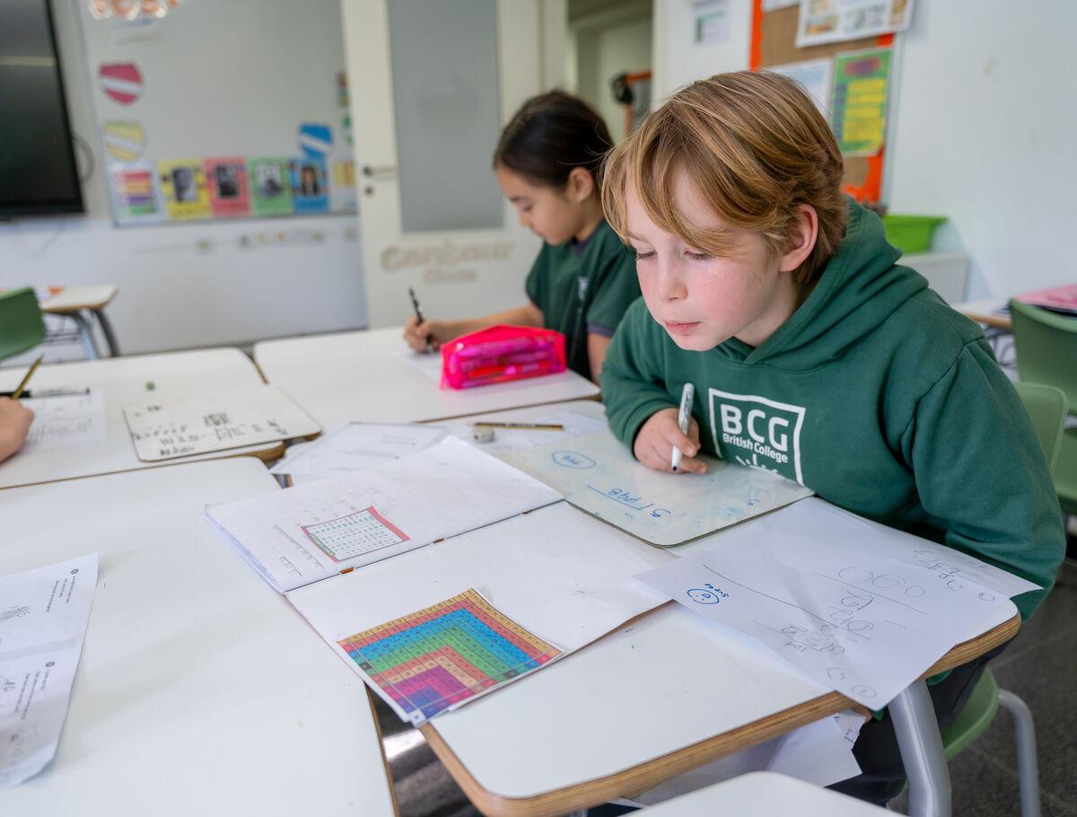 instalaciones de la escuela primaria en Gava